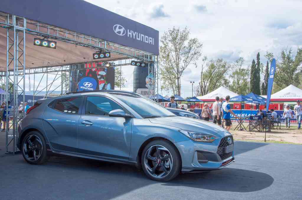 Hyundai presenta en Argentina el nuevo Veloster Turbo, MiuraMag