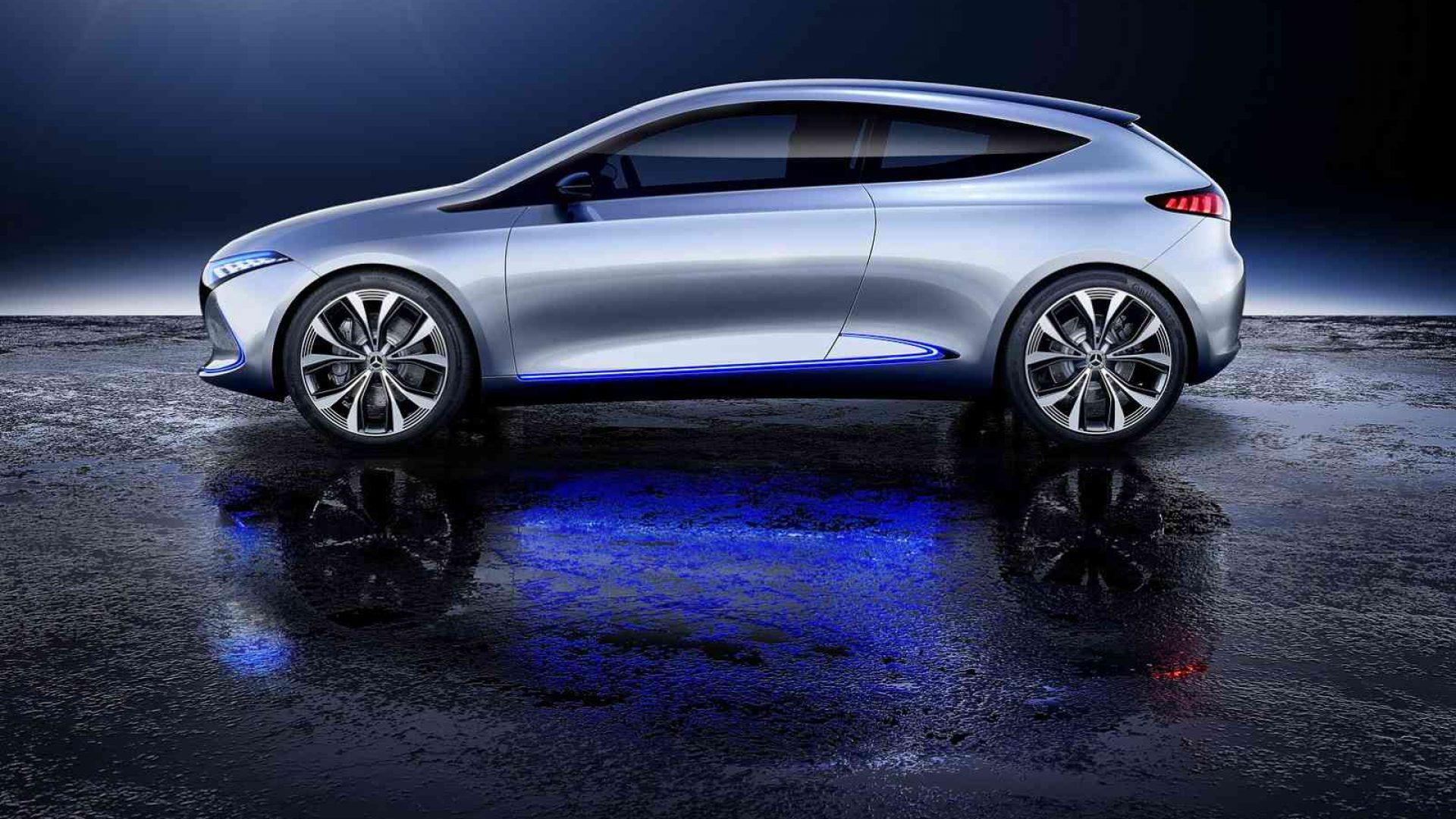 2017-Mercedes-Benz-EQA-Concept-02