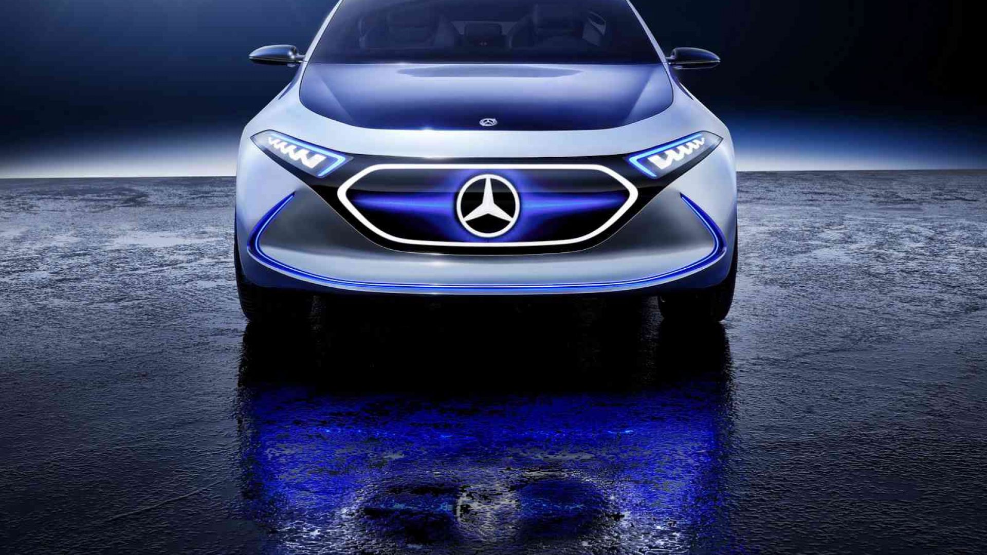 2017-Mercedes-Benz-EQA-Concept-04