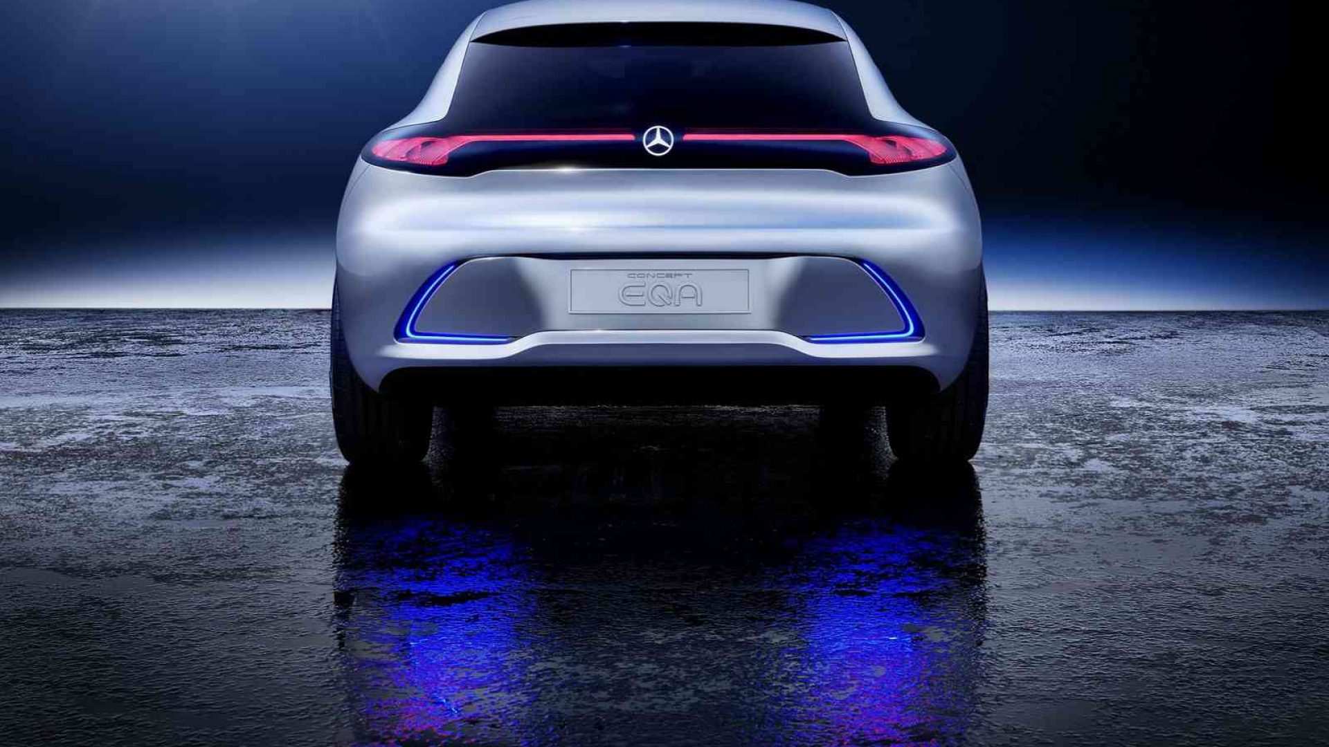 2017-Mercedes-Benz-EQA-Concept-07