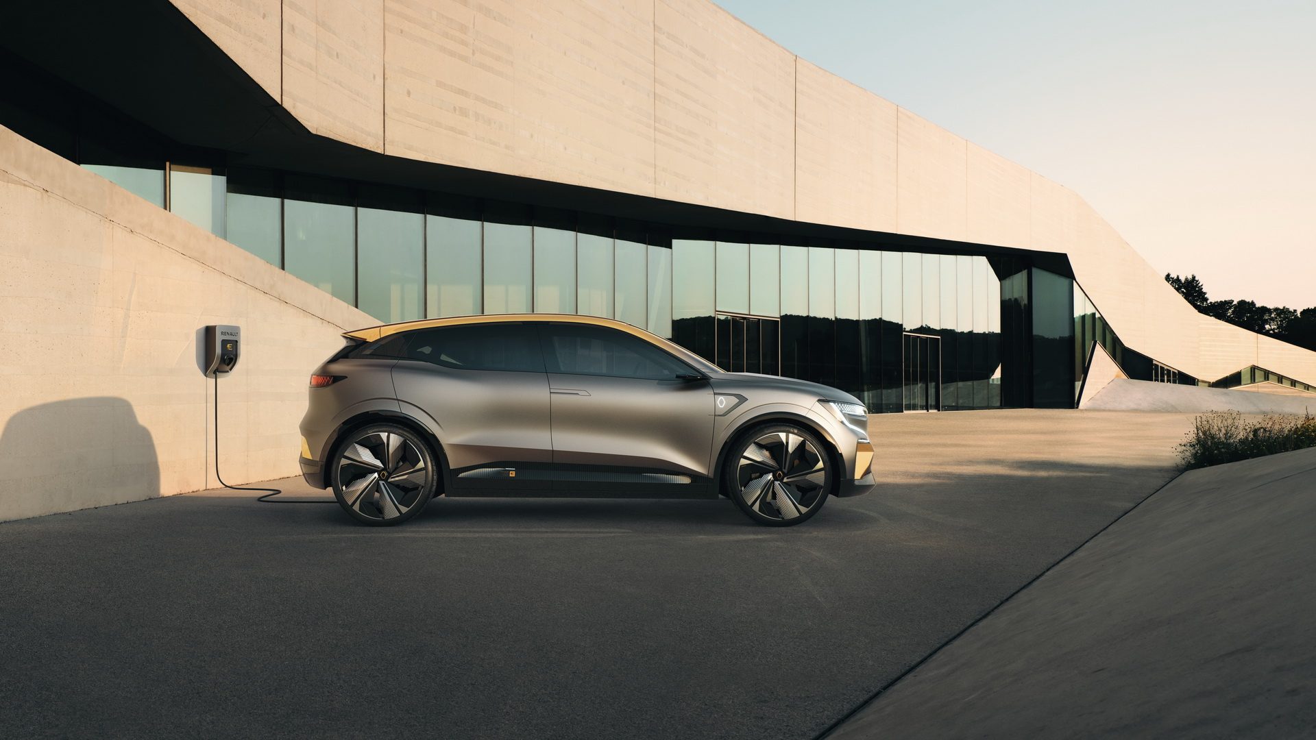 2020-Renault-Megane-eVision-Concept-09
