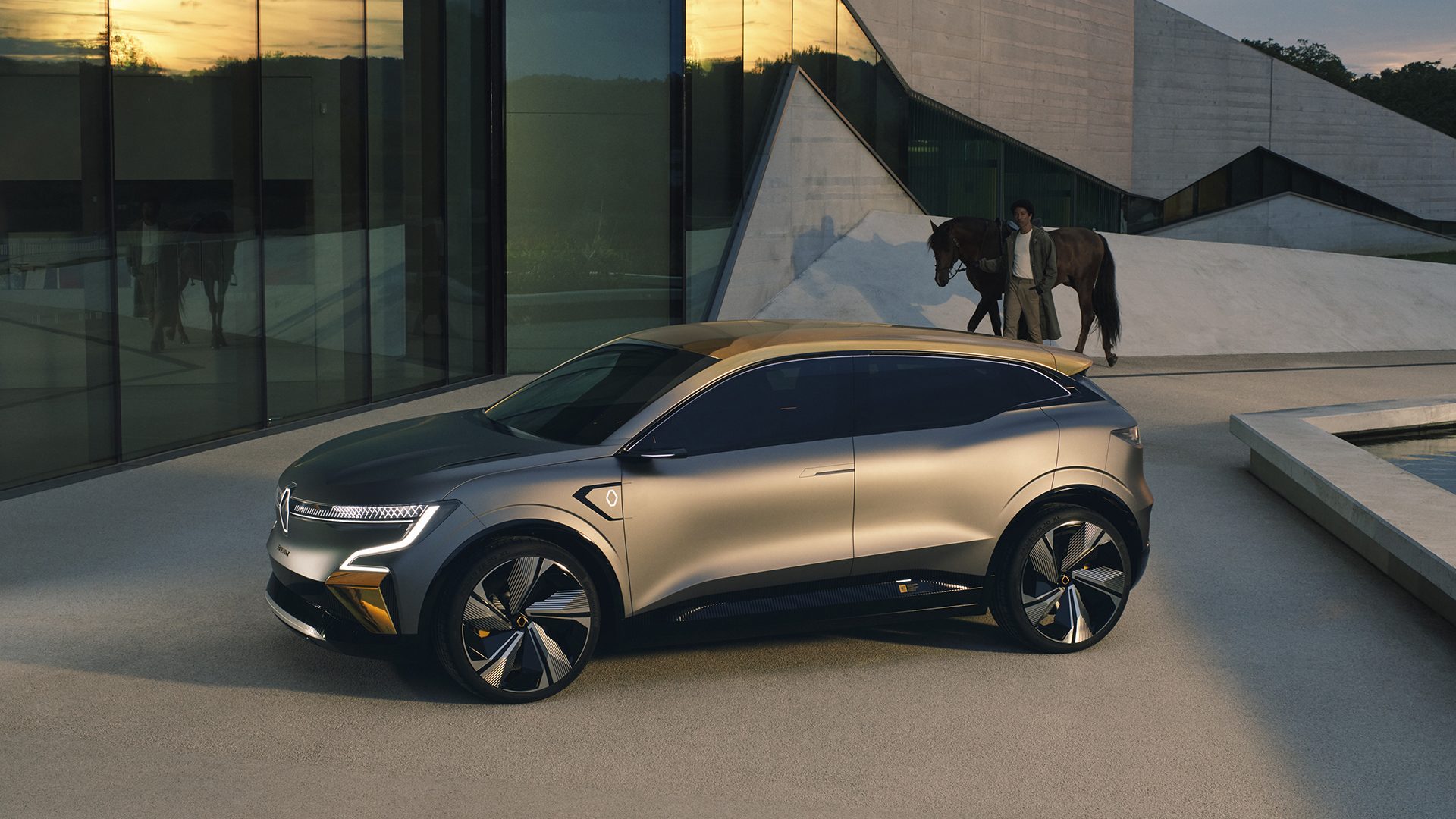 2020-Renault-Megane-eVision-Concept-12