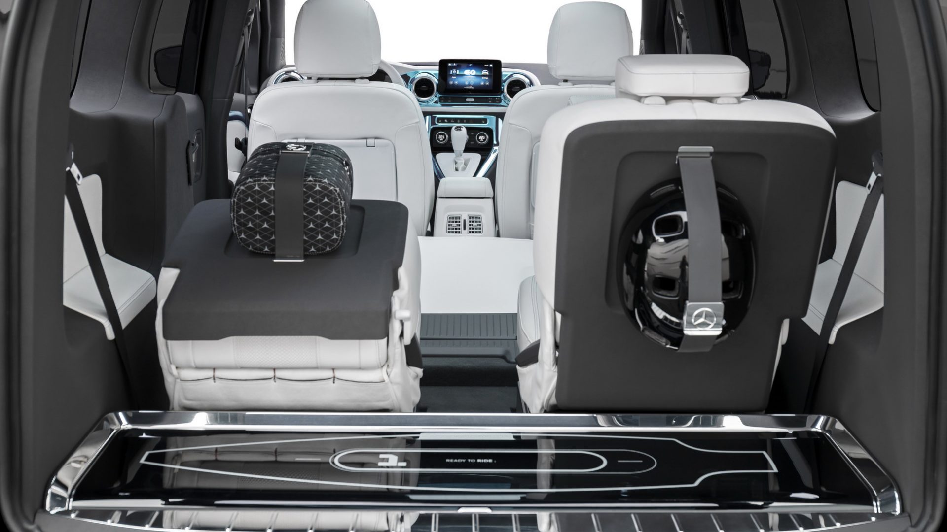 2021-Mercedes-EQT-Concept-Interior-10