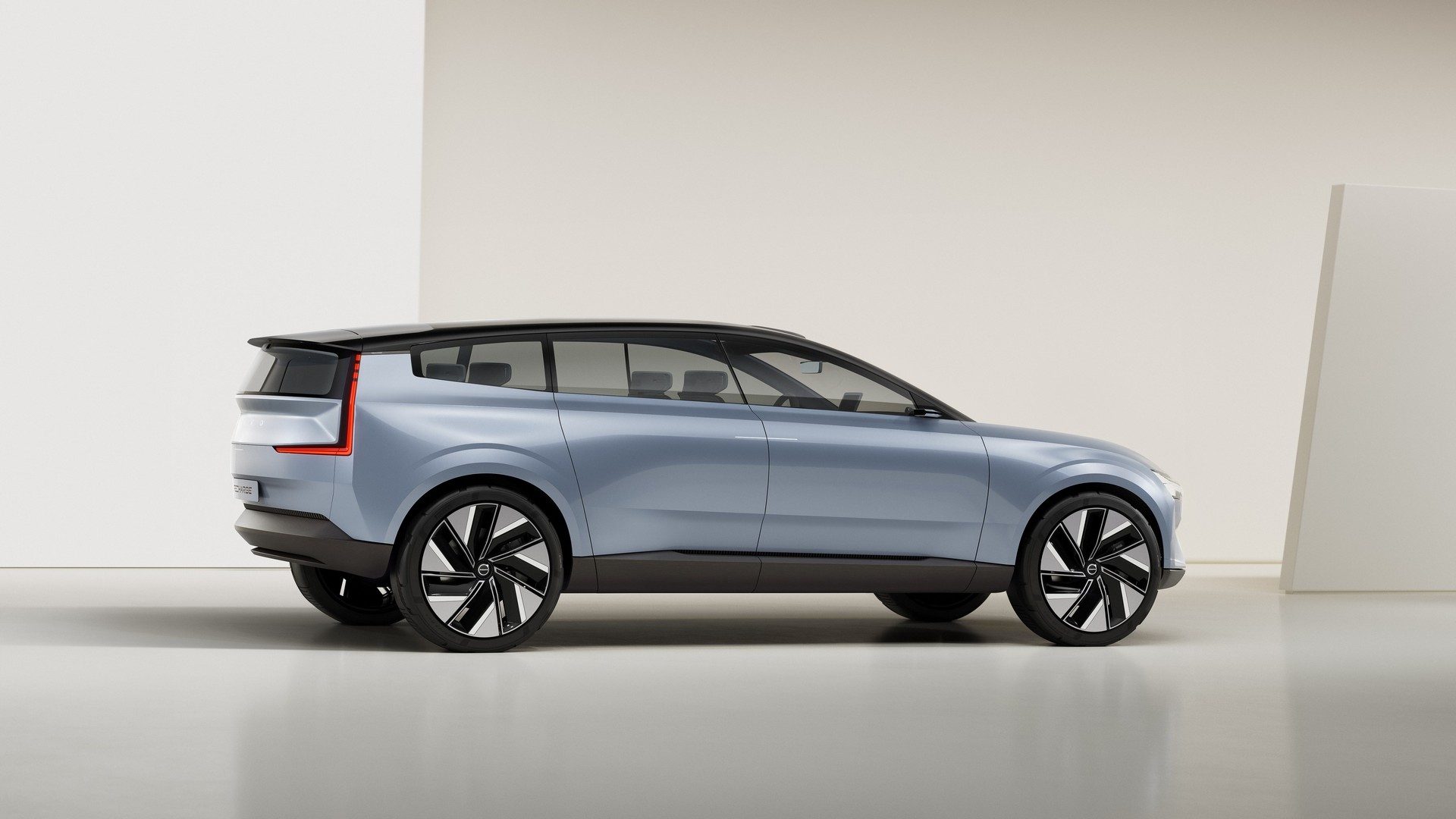 2021-Volvo-Recharge-Concept-03