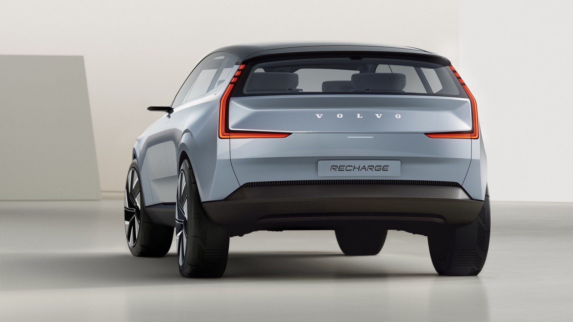 2021-Volvo-Recharge-Concept-04