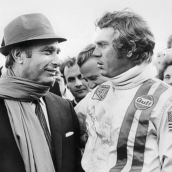 Una fantástica foto de Fangio con Steve McQueen. La cara de admiración del actor y la de (leve) suficiencia del Chueco lo dicen todo....
