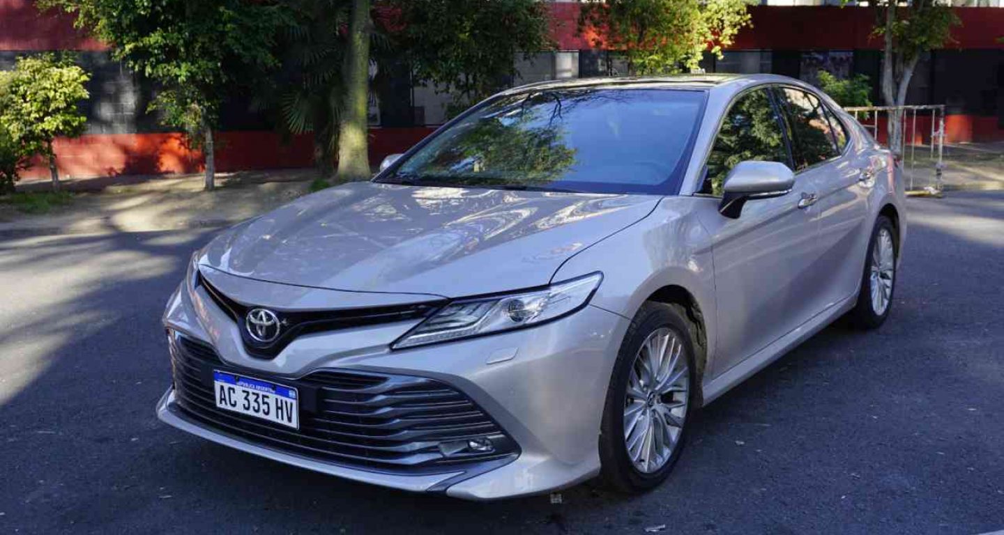 REVIEW TOYOTA CAMRY