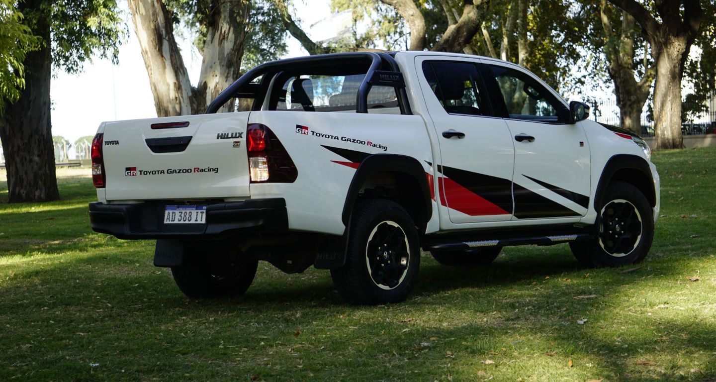 REVIEW TOYOTA HILUX GRS